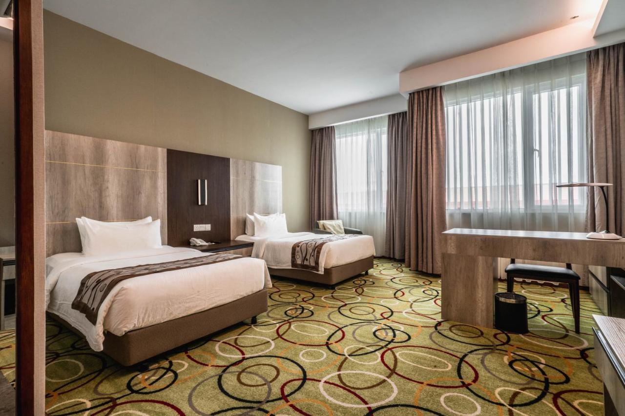 Ano Hotel Miri Εξωτερικό φωτογραφία